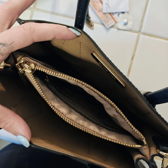 ✨SOLD✨ Michael Kors Navy Leather Handbag - Picture 8 of 10